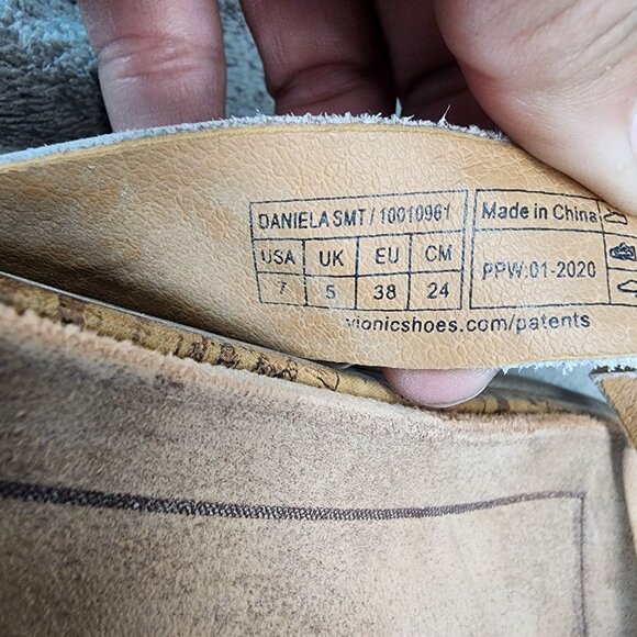 Vionic Shoes Womens  Size 6 Daniela White Leather Strap Cork Sandals *GUC* - Picture 11 of 12